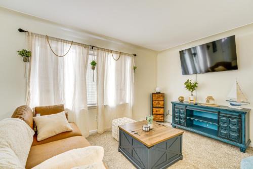 Near Detroit Metro Area: New Baltimore Home!