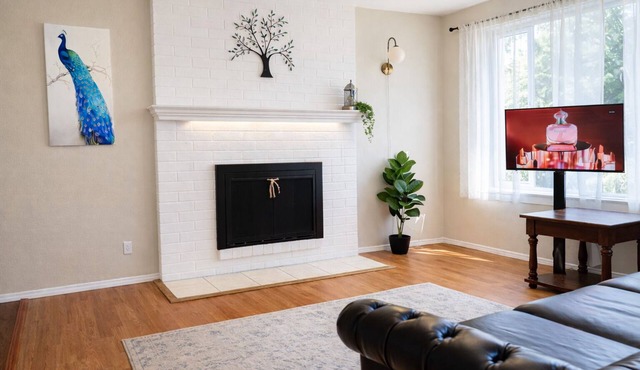 Nestled & Peaceful 4B2B Retreat with 2TV. Private Backyard