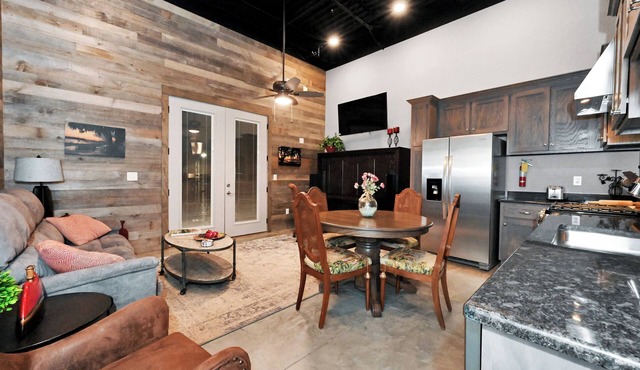 New 1 Bedroom Loft Condo in Downtown Cullman with Murphy Bed to Sleep 4