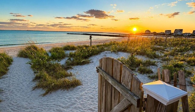 New! Coastal Escape on Salty Brine Beach Narragansett, Rhode Island
