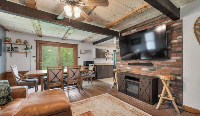 NEW! NH Getaway l HOT TUB l NearWhiteMountain