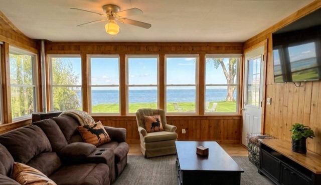 NEW Rustic Retreat: Cozy Lakefront Cabin - Dock - Game Room - Fire Pit - Grill