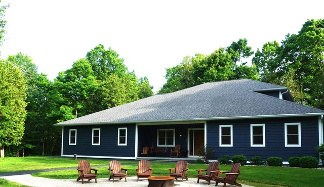 NEW Spacious Luxury Retreat in Exclusive Point Beach with Lake Access