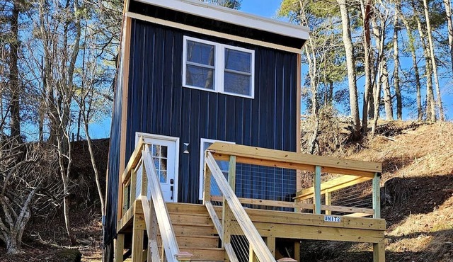 Newly Built Modern Cottage with New England Charm, near the Draper Mountain Trail System