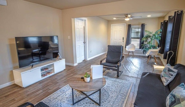 Nice 3BR/2BA Near Downtown 2 min At&t Center