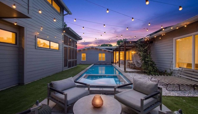 🌅 North Austin Stay w/Workspace, EV Charger + Screened Porch | SXSW Dream | Sunrise