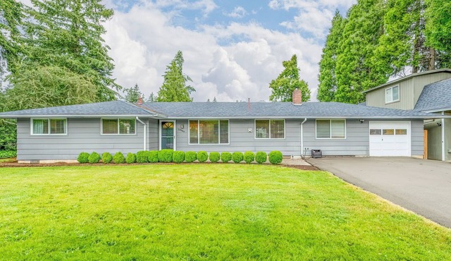 OC Haus · Ranch Home · Fire Pit · Fireplace · 4BR · 25 Min to Portland