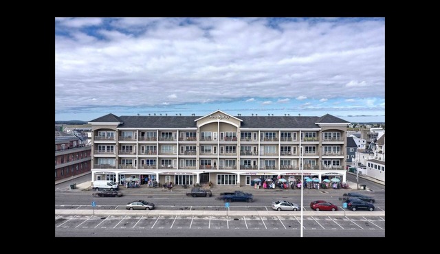 Ocean Front Beach View Fully Furnished Family Vacation Condo in Hampton