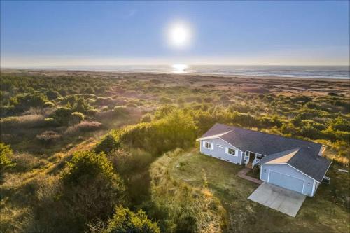 Ocean Front Clamming Game Room Large Deck