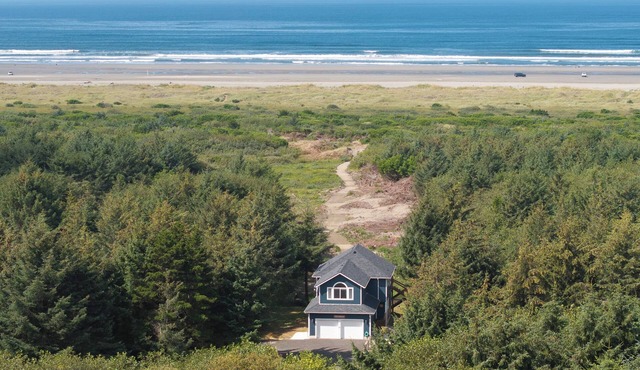 Ocean Views, Beach Access, Dog Friendly Fenced Yard-Vacation Beach House