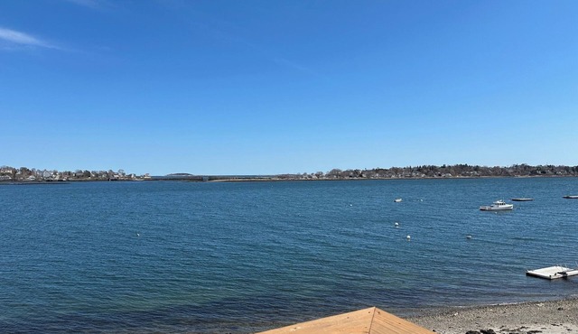 Oceanfront Escape: Deck & Granite Steps to Shore