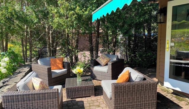 Patio Condo Overlooking Highland Golf, Coach Road