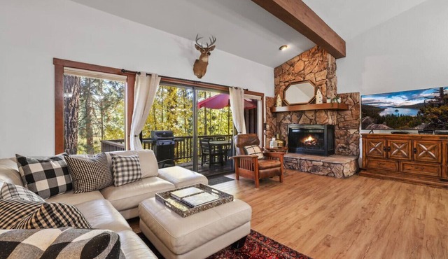 Peaceful Condo | Hot Tub-Private Beach | Sleeps 8