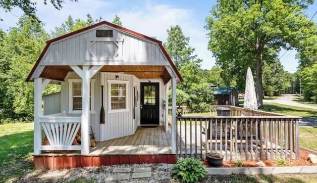 Peaceful Cozy Tiny Home+Fast Wifi+Near TN River+Great Food Spots in Camden