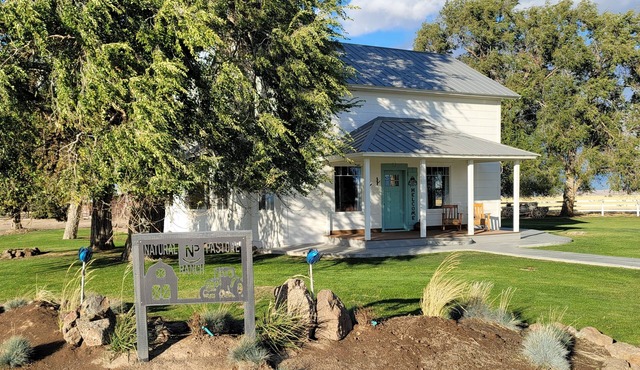 Peaceful Elegance in the country near the Deschutes River