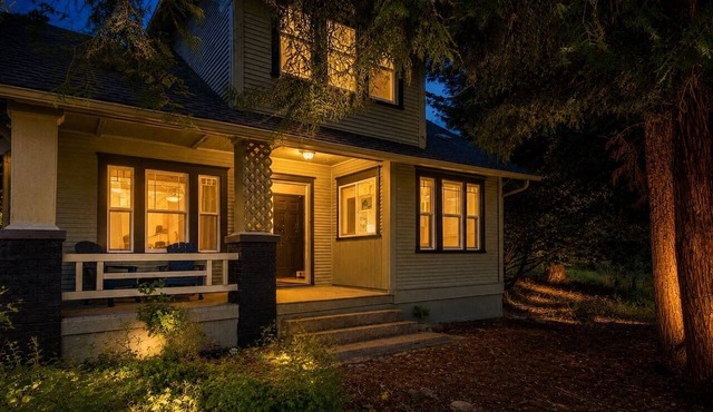 Peaceful Forest Retreat – Sleeps 8 Near JBLM, Tacoma & Seattle