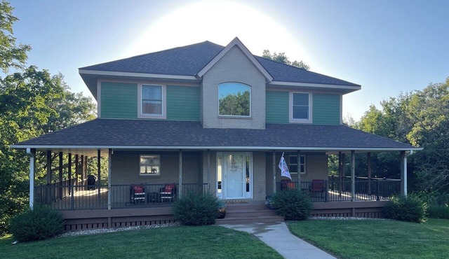 Peacful 4-bedroom home just outisde Missouri Valley and 25 minutes from Omaha