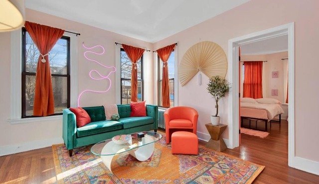 Peachy Paradise in East Rock Near DT/Yale