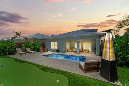 Peacock Palace Brand New Heated and Chilled Pool Golf Gym