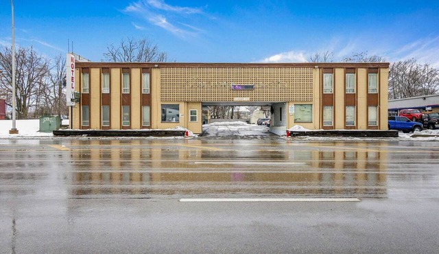 Peoria IL | King Bed