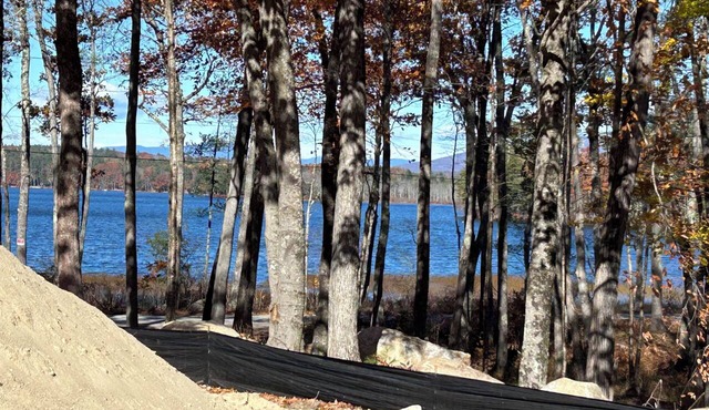Perfect 2-bedroom lakeside cottage in Wolfeboro,NH for a relaxing and getaway.