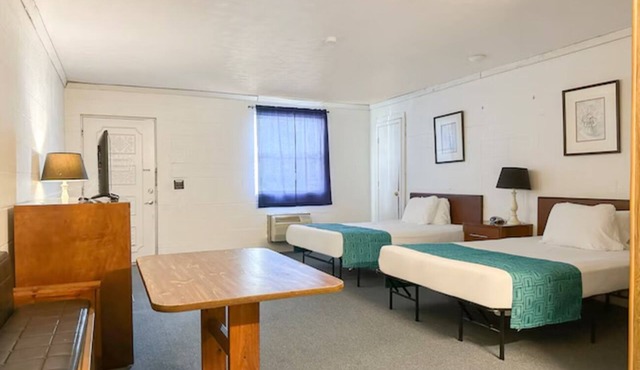 Perfect Haven for Exploring Outdoors | Buck Knob Peak Nearby | 4 Units