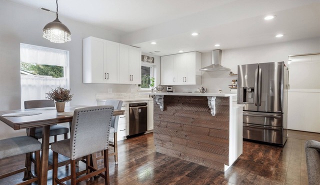 Pet-Friendly 2Bed/2Bath Home Close to Eugene