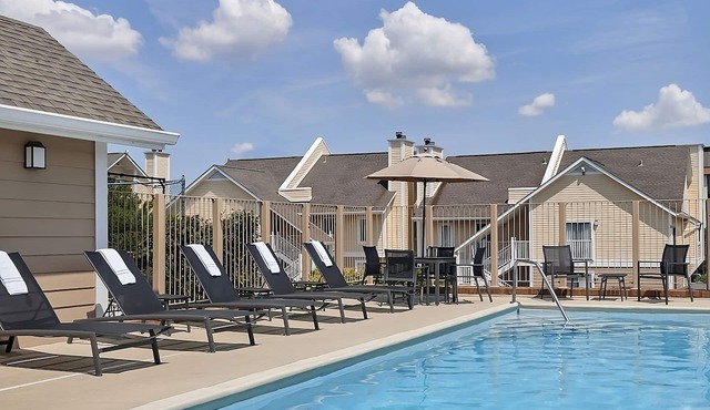 Pet-friendly Accommodation W/Full Kitchen! FREE Parking, Pool, Tennis Court! in Montgomery