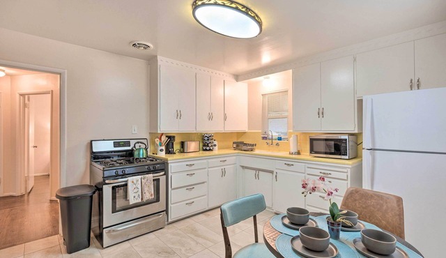 Pet-Friendly Sacramento Home Near Downtown!