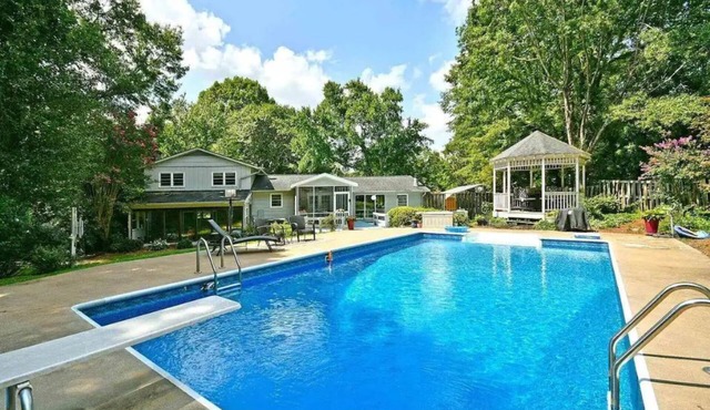 Pets Free! Carolina Oasis Easley