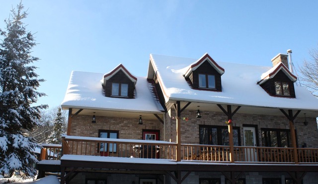 Pine Springs Retreat in Algonquin Highlands