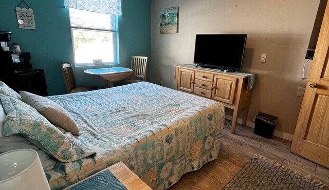 Pine View Lodge OOB - Ground Level Queen Room with Disability Access
