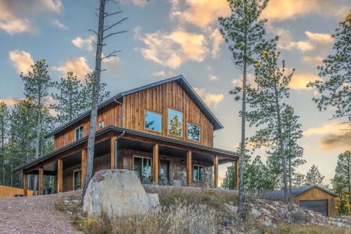 Pineview Cabin Retreat in the Black Hills- 4 bed, 2 bath