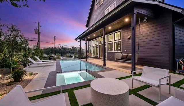 Pool, Lounge, Bar | East Austin Social Retreat