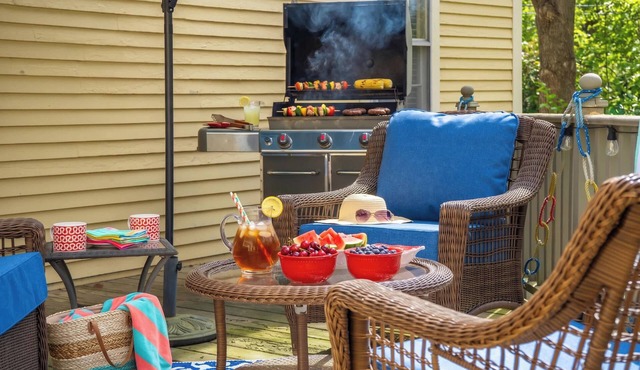 Porch & Porpoise – Cozy Retreat
