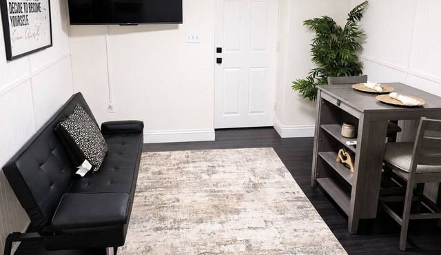Private 2BR Retreat AC, Parking & Family-Friendly Yard in Worcester