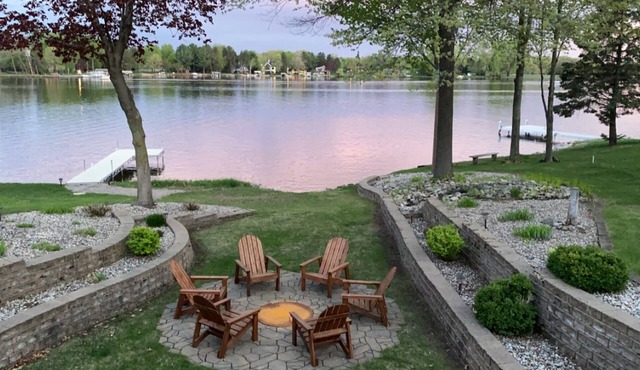 Private beach/Lakefront Getaway on Lake Camelot