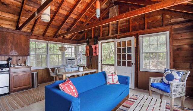 Private Beachfront Cottage, Secluded and Romantic in Wading River