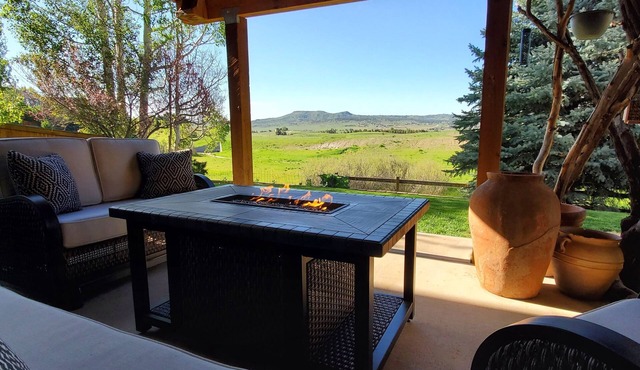 Private downstairs cottage in Castle Rock