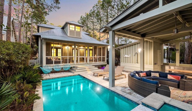 Private Pool! Sitting Spa! Community Amenities! 4 Bikes!