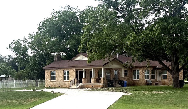 Private Retreat Farmhouse/River/Fire Pit/Foosball/Large Lot & Trees