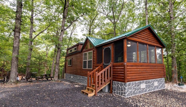Private Romantic Cabin with Mountain Views and Covered Porch in Arkansas