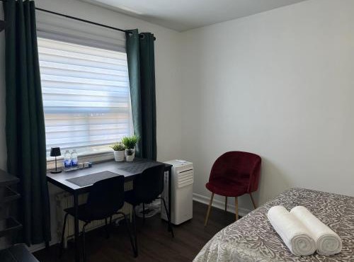 Private Room with Shared Bathroom in West-Toronto