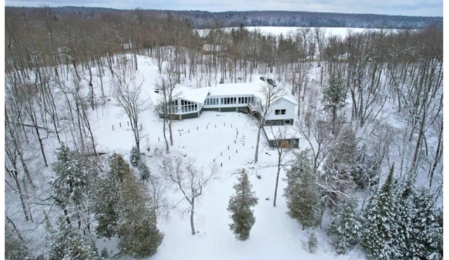 Private Unique Waterfront Estate with Sandy Beach, 3 hours north of Toronto in South River
