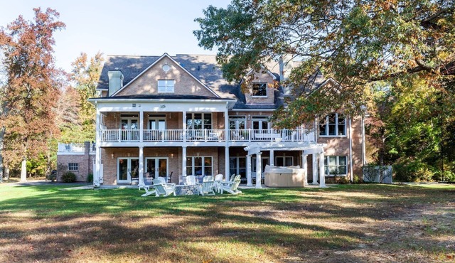 Private Waterview Estate with 4 Suites, Hot Tub, Gourmet Kitchen and Game Room