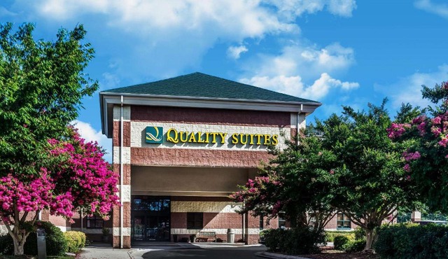 Quality Suites Lake Wright - Norfolk Airport
