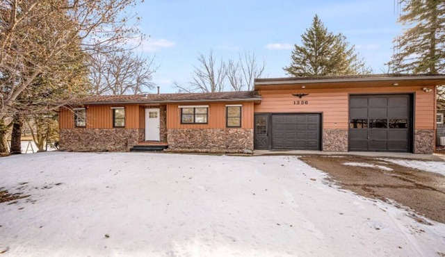 Recently Renovated Lakefront Retreat on George Lake
