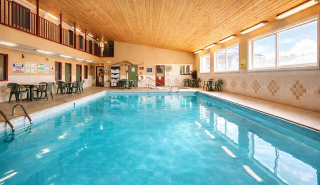 Refreshing Suite w/Jetted Tub | Near Spirit Lake Casino | Free Parking!