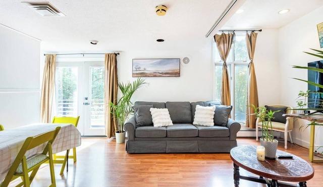 Relaxing apartment with kitchen in weston woods