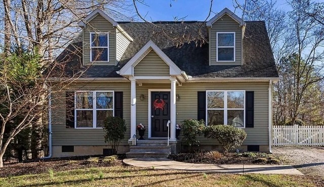Relaxing Cape Cod escape - pond overlook, in the heart of Rock Hall, sleeps 8.